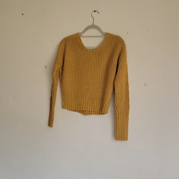 moon& Madison vneck croptop knit sweater size XS color mustard - Picture 7 of 10